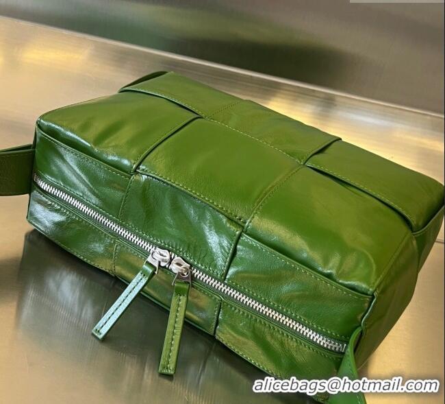 Famous Brand Bottega Veneta Mens Arco Camera Bag Bag in Intrecciato Leather 731165 Countryside Green 2025