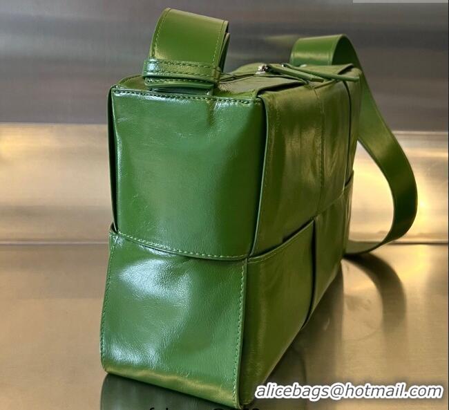 Famous Brand Bottega Veneta Mens Arco Camera Bag Bag in Intrecciato Leather 731165 Countryside Green 2025