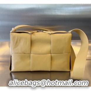 Trendy Design Bottega Veneta Men's Arco Camera Bag Bag in Intrecciato Leather 731165 Cassawa Yellow 2025