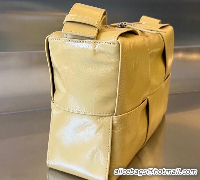 Trendy Design Bottega Veneta Men's Arco Camera Bag Bag in Intrecciato Leather 731165 Cassawa Yellow 2025