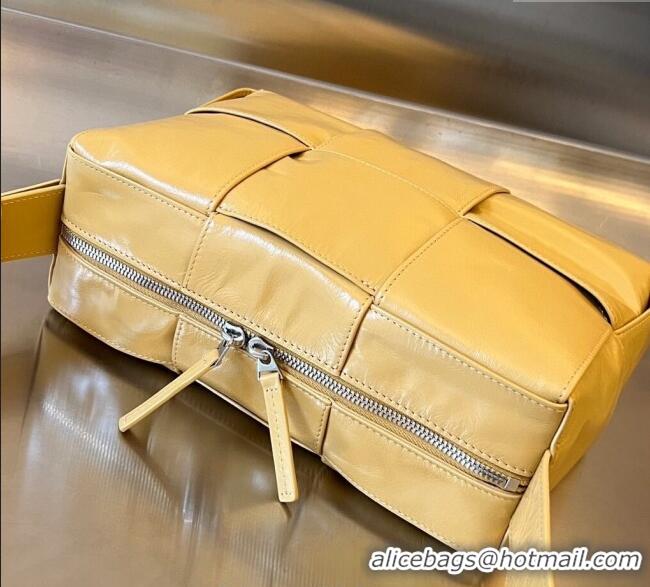 Trendy Design Bottega Veneta Men's Arco Camera Bag Bag in Intrecciato Leather 731165 Cassawa Yellow 2025
