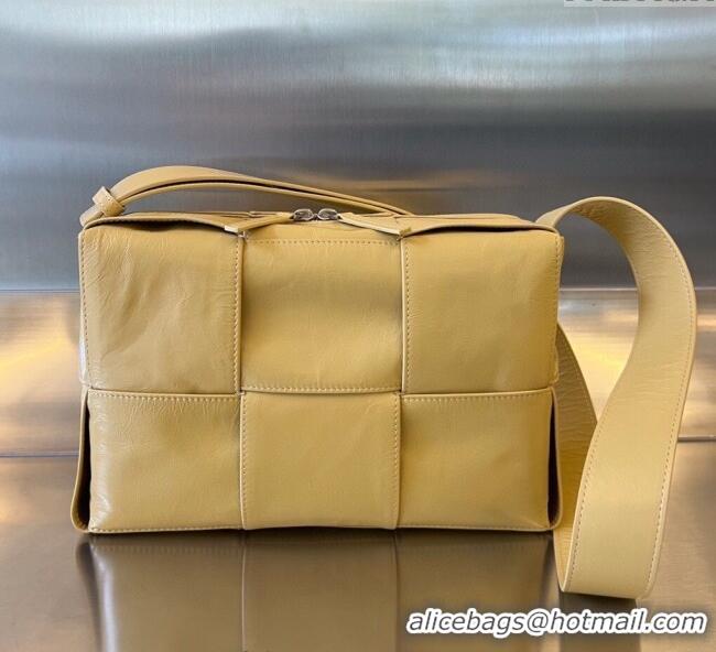 Trendy Design Bottega Veneta Men's Arco Camera Bag Bag in Intrecciato Leather 731165 Cassawa Yellow 2025
