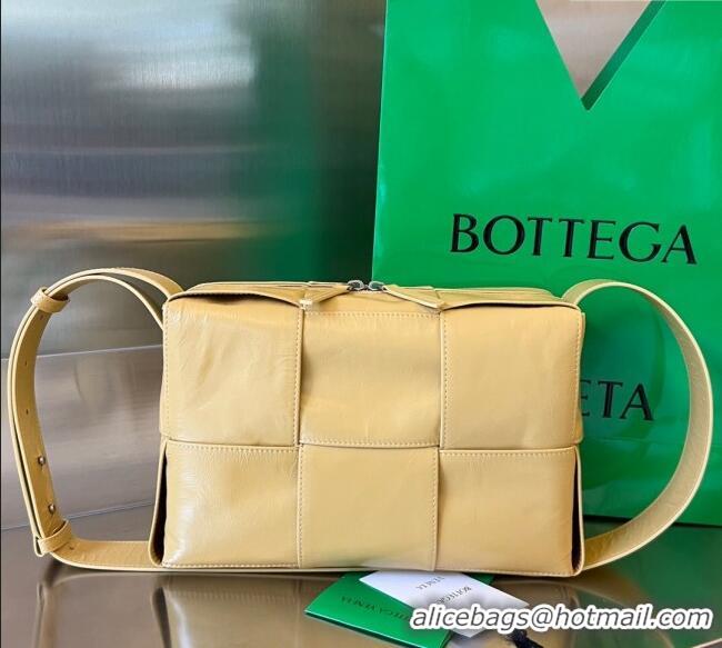 Trendy Design Bottega Veneta Men's Arco Camera Bag Bag in Intrecciato Leather 731165 Cassawa Yellow 2025