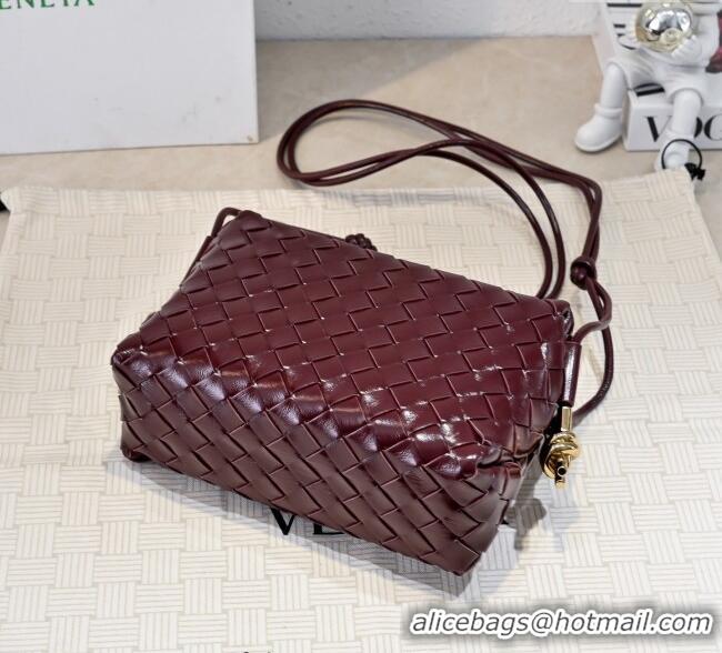 Luxury Discount Bottega Veneta Loop Camera Bag in Intrecciato Leather 723548 Burgundy 2025