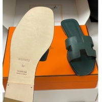 Feminine Hermes Oran Classic Flat Slides Sandal in Palm-Grained Calfskin Dark Green 2025 H081803