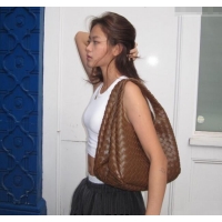Pretty Style Bottega Veneta Campana Shoulder Bag in Intrecciato Leather 844249 Fondant Brown 2025