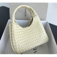 Well Crafted Bottega Veneta Campana Shoulder Bag in Intrecciato Leather 844249 Sea Salt 2025