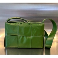 Famous Brand Bottega Veneta Mens Arco Camera Bag Bag in Intrecciato Leather 731165 Countryside Green 2025