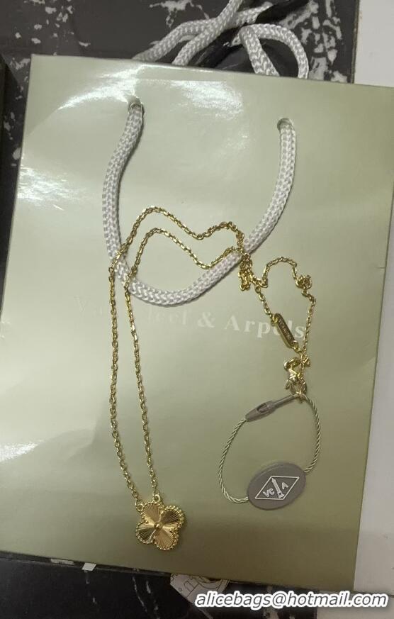 Buy Inexpensive Van Cleef & Arpels Necklace CE7576 Gold