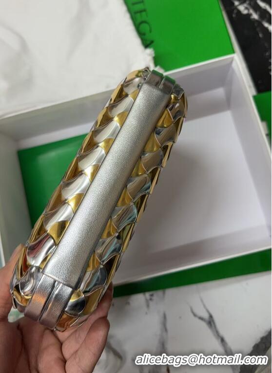 Grade Design Bottega Veneta Knot Clutch in Intreccio lamina bicolor leather 778500 Silver/Gold 2024