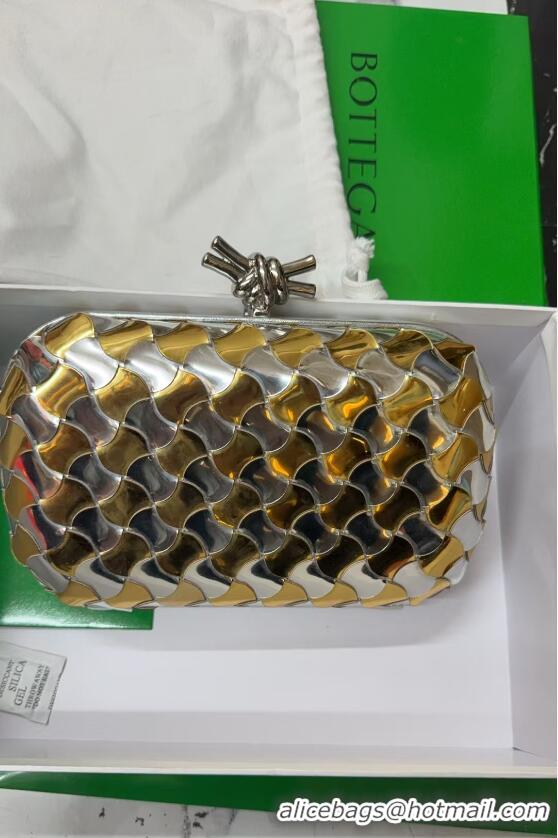 Grade Design Bottega Veneta Knot Clutch in Intreccio lamina bicolor leather 778500 Silver/Gold 2024
