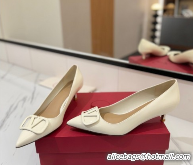 Shop Duplicate Valentino VLogo Signature Pumps 4.5cm in Patent Calfskin White 2025 VA082104