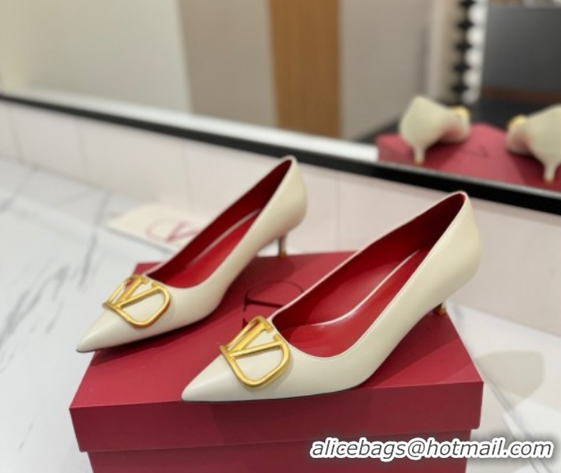 Purchase Valentino VLogo Signature Pumps 4.5cm in Calfskin Leather White/Gold 2025 VA082104