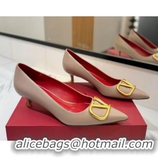 Shop Duplicate Valentino VLogo Signature Pumps 4.5cm in Calfskin Leather Dusty Beige/Gold 2025 VA082104