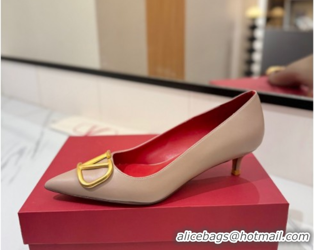Shop Duplicate Valentino VLogo Signature Pumps 4.5cm in Calfskin Leather Dusty Beige/Gold 2025 VA082104