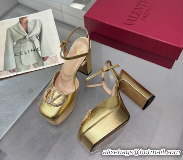 Shop Duplicate Valentino Vlogo Signature Platform Pumps 11cm with Strass in Laminated Nappa Leather Gold 0902066