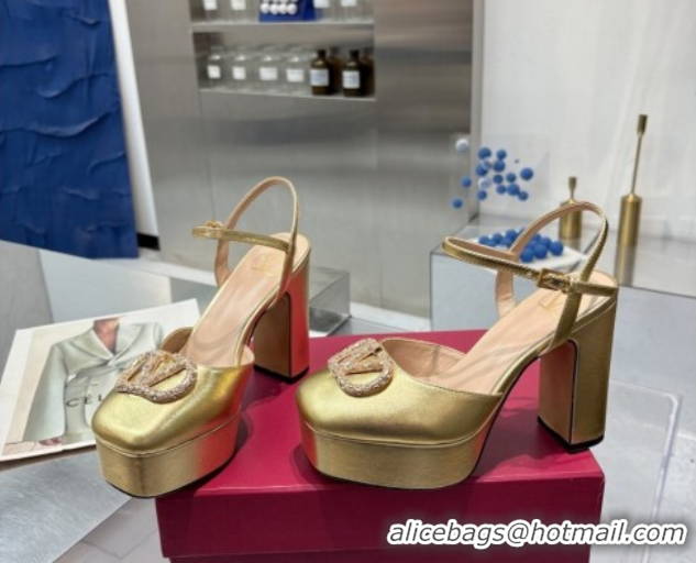 Shop Duplicate Valentino Vlogo Signature Platform Pumps 11cm with Strass in Laminated Nappa Leather Gold 0902066