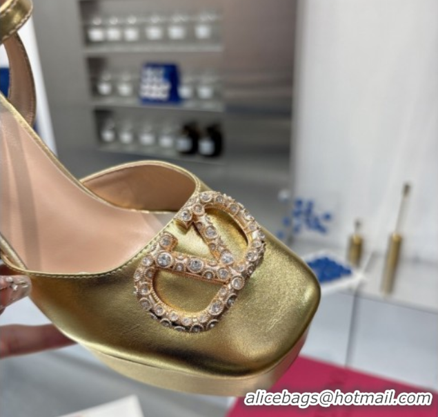 Shop Duplicate Valentino Vlogo Signature Platform Pumps 11cm with Strass in Laminated Nappa Leather Gold 0902066