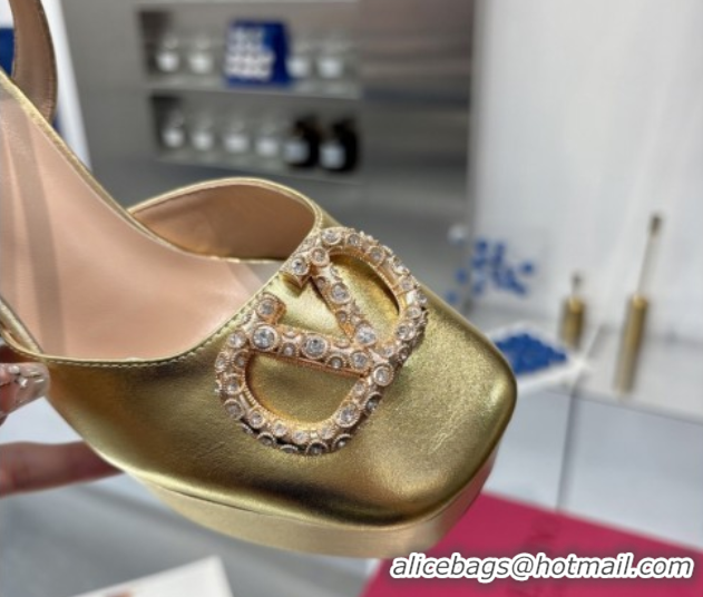 Shop Duplicate Valentino Vlogo Signature Platform Pumps 11cm with Strass in Laminated Nappa Leather Gold 0902066