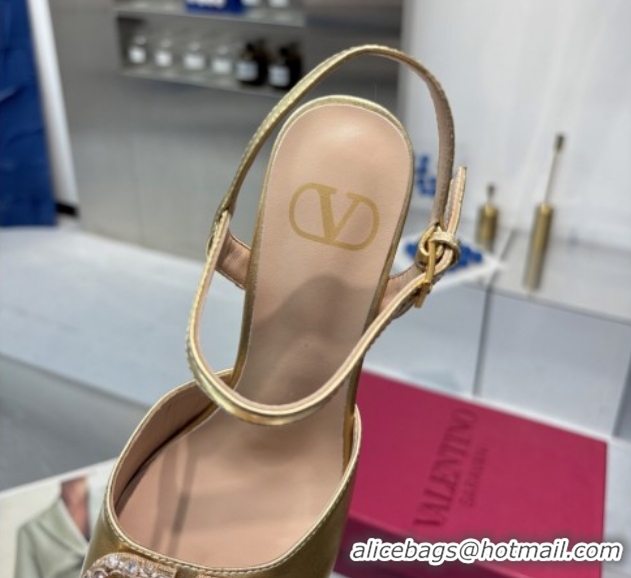Shop Duplicate Valentino Vlogo Signature Platform Pumps 11cm with Strass in Laminated Nappa Leather Gold 0902066