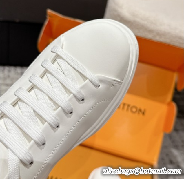 Top Design Louis Vuitton Time Out Sneakers in White Leather with Grey Label Hanging 1AGUXO 0829009 