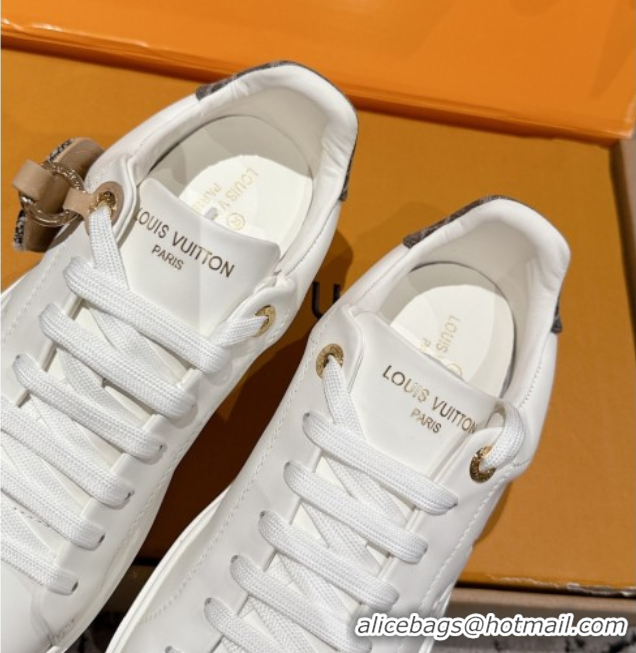Top Design Louis Vuitton Time Out Sneakers in White Leather with Grey Label Hanging 1AGUXO 0829009 