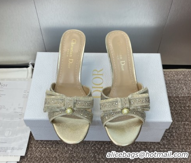 Generous Dior Or Adiorable Heeled Slides Sandal 7cm in Embroidered Cotton and Lambskin with Strass, Pearls and Bow Gold 