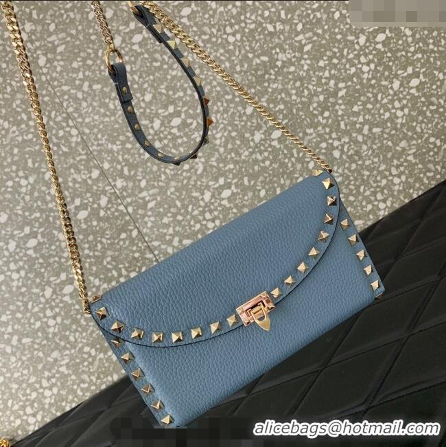 Top Quality Valentino Rockstud Wallet with Chain in Grainy Calfskin 059 Dusty Blue 2024
