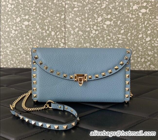 Top Quality Valentino Rockstud Wallet with Chain in Grainy Calfskin 059 Dusty Blue 2024
