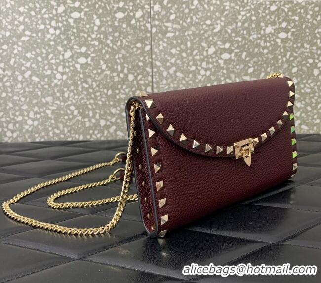 Good Looking Valentino Rockstud Wallet with Chain in Grainy Calfskin 059 Burgundy 2024