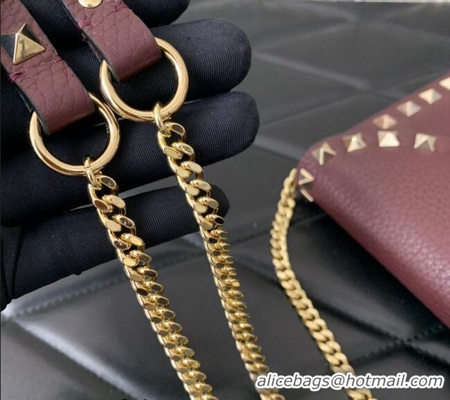 Good Looking Valentino Rockstud Wallet with Chain in Grainy Calfskin 059 Burgundy 2024