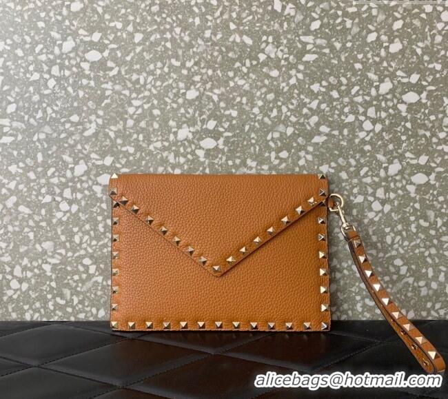 Top Grade Valentino Rockstud Grainy Calfskin pouch VLTN053 Brown 2024