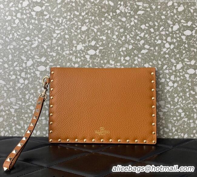 Top Grade Valentino Rockstud Grainy Calfskin pouch VLTN053 Brown 2024