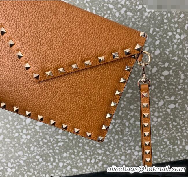 Top Grade Valentino Rockstud Grainy Calfskin pouch VLTN053 Brown 2024