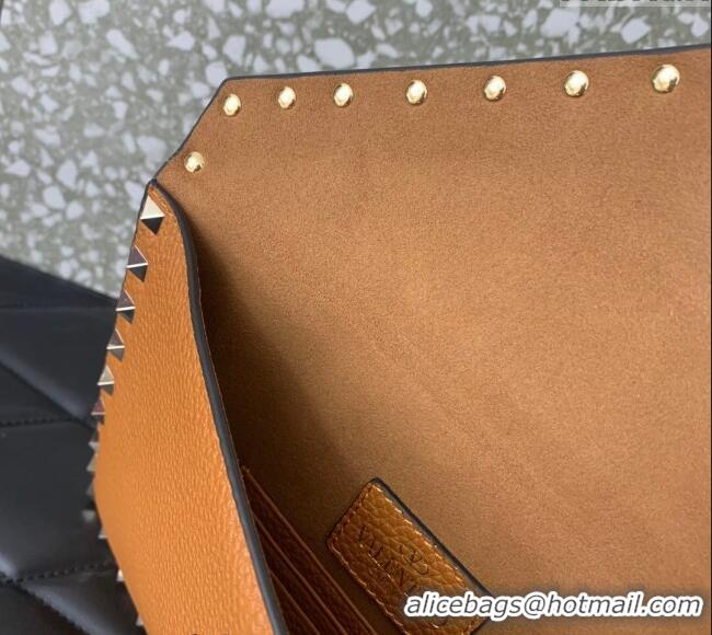 Top Grade Valentino Rockstud Grainy Calfskin pouch VLTN053 Brown 2024