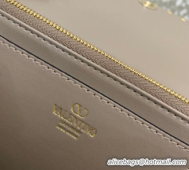 Famous Brand Valentino Rockstud Wallet with Chain in Grainy Calfskin VLTN098 Grey 2025