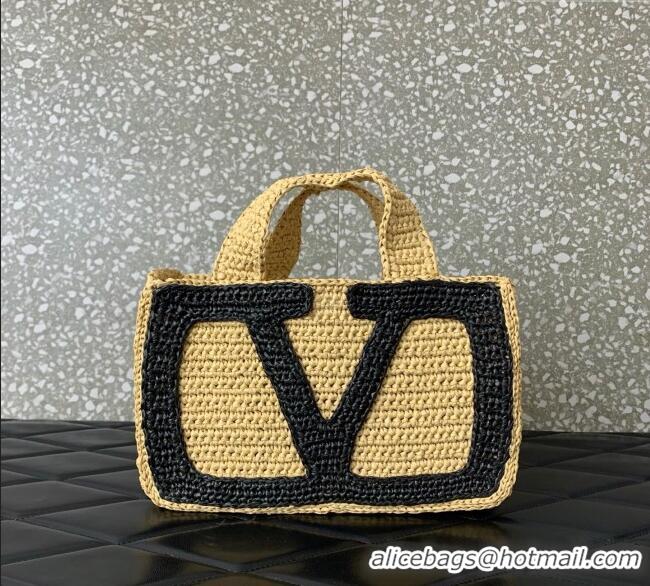 Trendy Design Valentino Viva Superstar Crochet Small Shopping Bag in Raffia Straw 0110S Beige/Black 2025