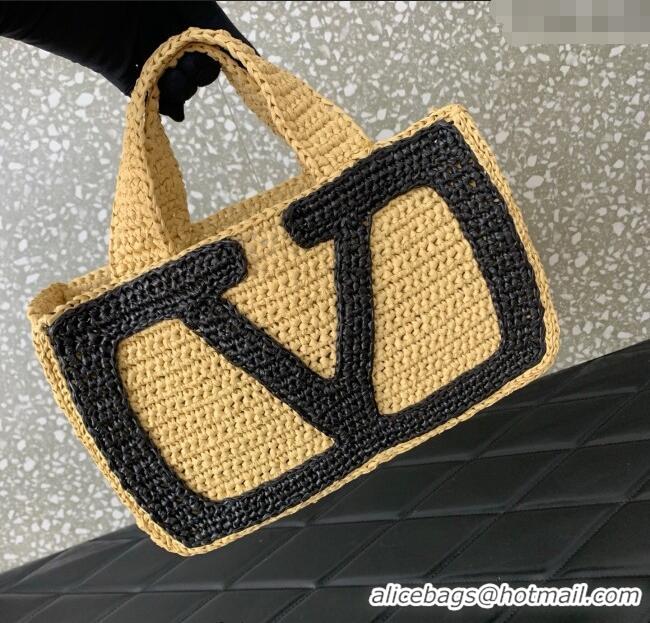 Trendy Design Valentino Viva Superstar Crochet Small Shopping Bag in Raffia Straw 0110S Beige/Black 2025