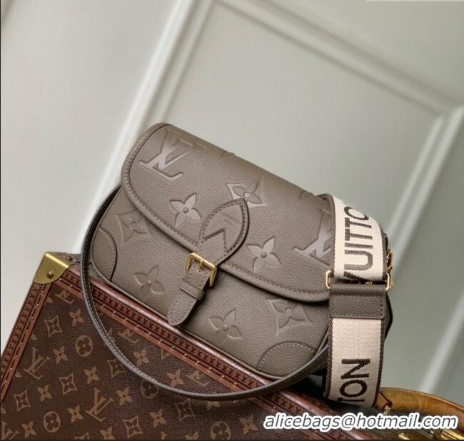 Famous Brand Louis Vuitton Diane Bag in Grained Cowhide Leather M15049 Smoke Grey 2025