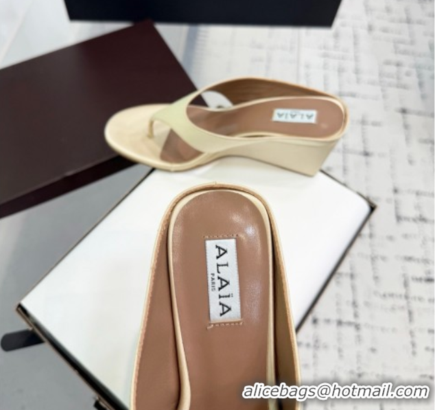 Stylish Alaia Cube Wedge Thong Slides Sandal 7.5cm in Satin Light Beige 50709006