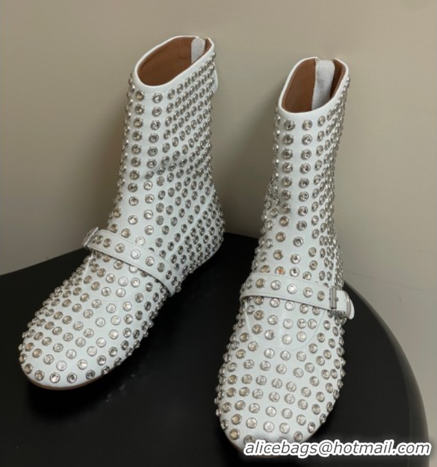 Shop Cheap Alaia Flat Ankled Boots in Leather and Strass with Buckle White 0827084