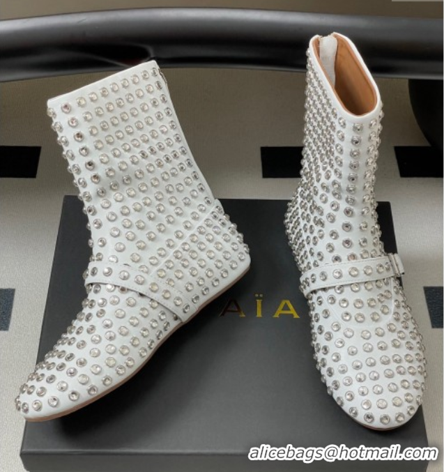 Shop Cheap Alaia Flat Ankled Boots in Leather and Strass with Buckle White 0827084