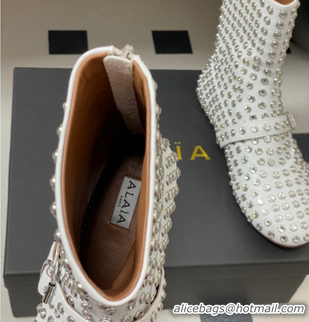 Shop Cheap Alaia Flat Ankled Boots in Leather and Strass with Buckle White 0827084