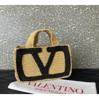 Trendy Design Valentino Viva Superstar Crochet Small Shopping Bag in Raffia Straw 0110S Beige/Black 2025