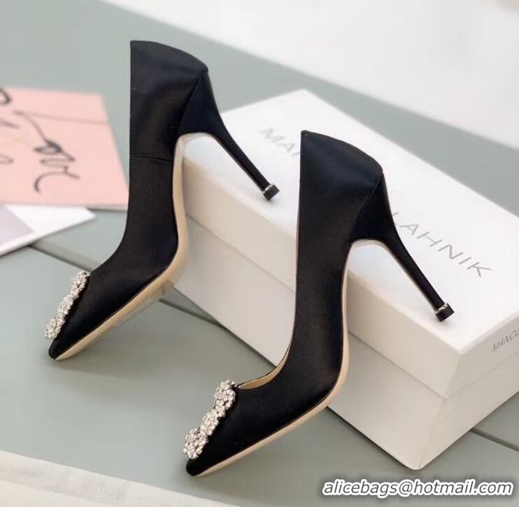 ​High Quality Manolo Blahnik Hangisi Satin Pumps 7cm with Silver Buckle 1225019 Black