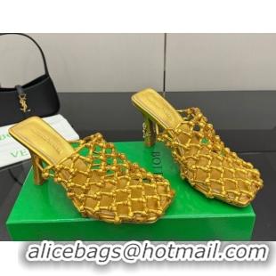 Sumptuous Bottega Veneta Riva Heel Mules 9cm in Woven Knotted Leather with Frog Charm Gold 0823006