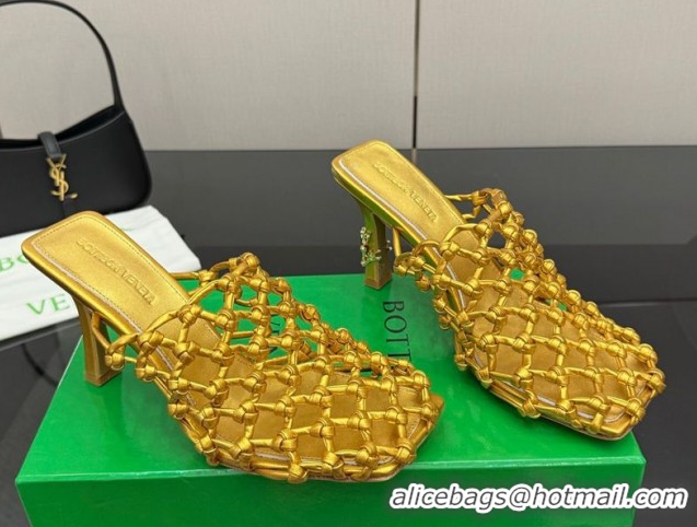 Sumptuous Bottega Veneta Riva Heel Mules 9cm in Woven Knotted Leather with Frog Charm Gold 0823006