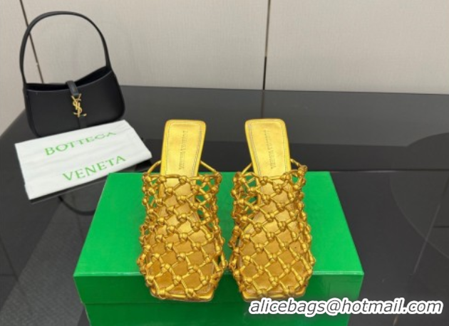 Sumptuous Bottega Veneta Riva Heel Mules 9cm in Woven Knotted Leather with Frog Charm Gold 0823006