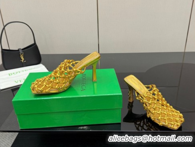 Sumptuous Bottega Veneta Riva Heel Mules 9cm in Woven Knotted Leather with Frog Charm Gold 0823006