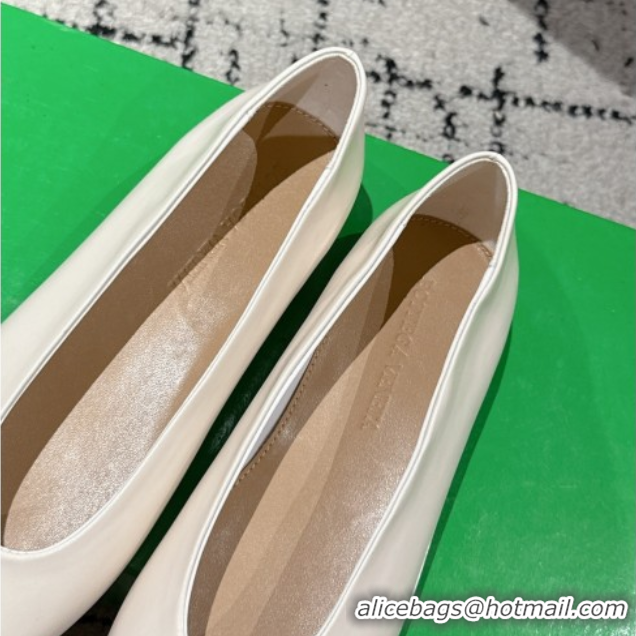 Purchase Bottega Veneta Sofia Ballerinas Flat in Shiny Calfskin Leather White 50823021